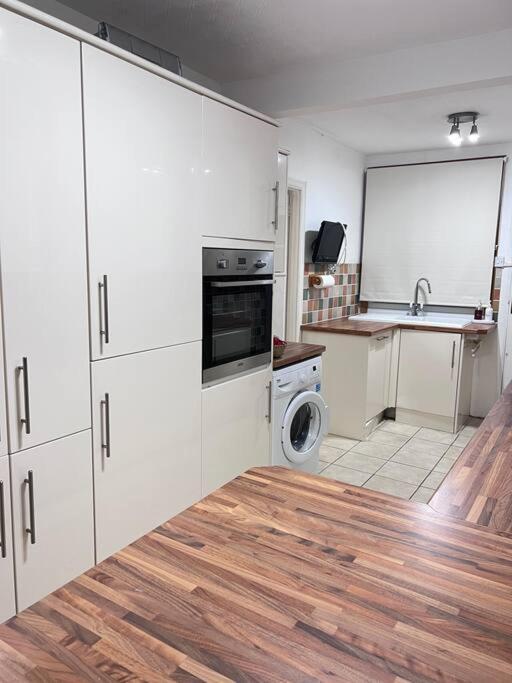 Spacious 3 Bed Flat - Beach Nearby - No Pets Southend-on-Sea Zewnętrze zdjęcie
