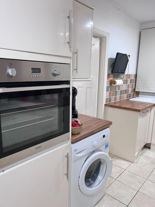 Spacious 3 Bed Flat - Beach Nearby - No Pets Southend-on-Sea Zewnętrze zdjęcie