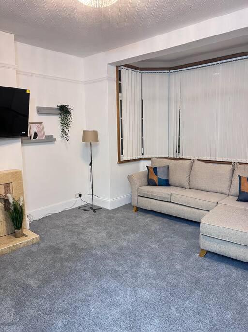 Spacious 3 Bed Flat - Beach Nearby - No Pets Southend-on-Sea Zewnętrze zdjęcie