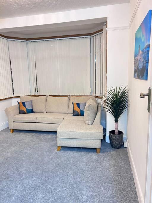 Spacious 3 Bed Flat - Beach Nearby - No Pets Southend-on-Sea Zewnętrze zdjęcie