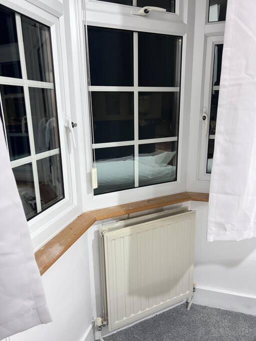 Spacious 3 Bed Flat - Beach Nearby - No Pets Southend-on-Sea Zewnętrze zdjęcie