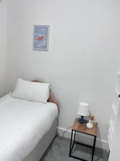 Spacious 3 Bed Flat - Beach Nearby - No Pets Southend-on-Sea Zewnętrze zdjęcie