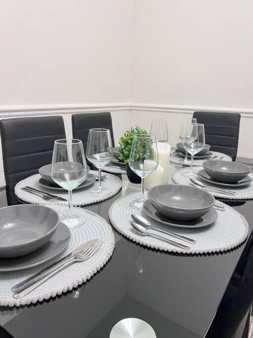 Spacious 3 Bed Flat - Beach Nearby - No Pets Southend-on-Sea Zewnętrze zdjęcie