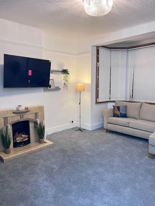 Spacious 3 Bed Flat - Beach Nearby - No Pets Southend-on-Sea Zewnętrze zdjęcie